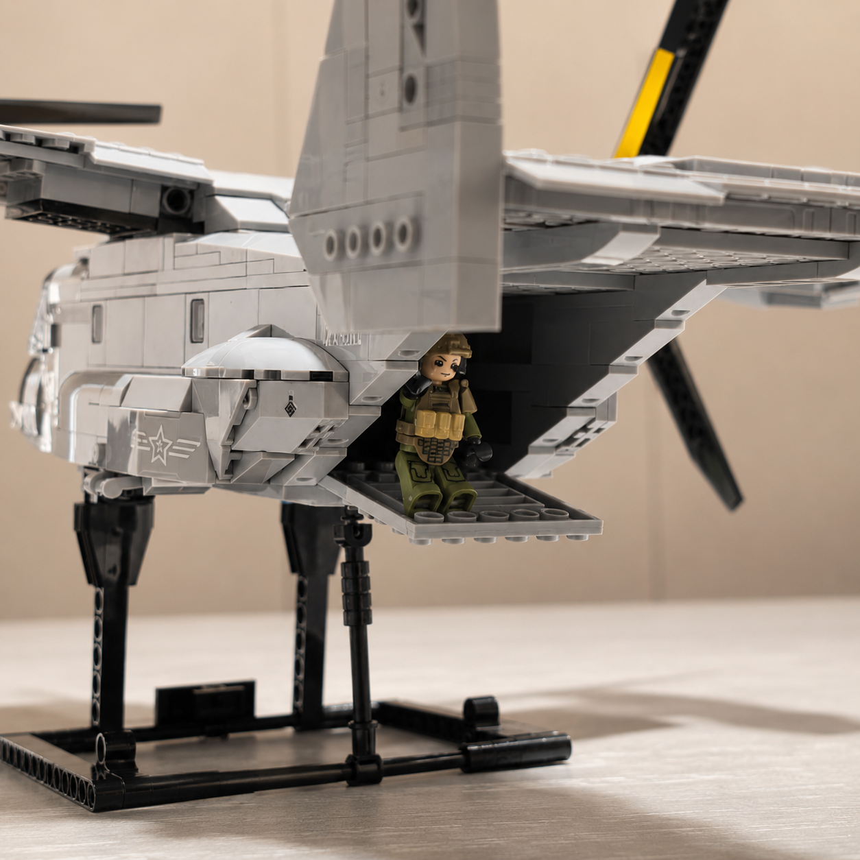 HouseBlox Signature – V-22 Osprey Tiltrotor Aircraft – 800 Pieces